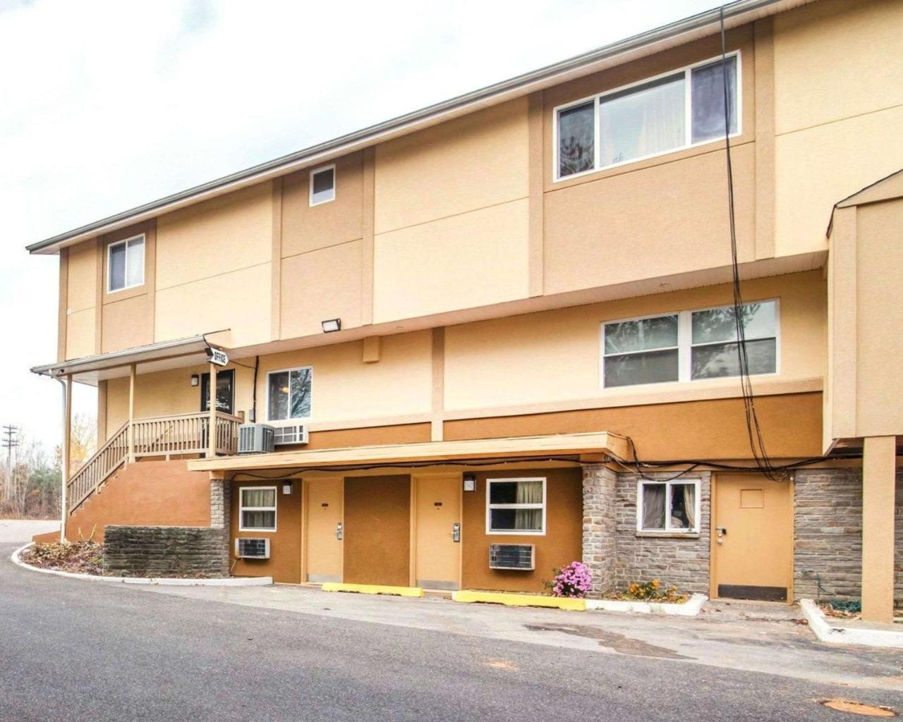 Econo Lodge New Paltz Esterno foto